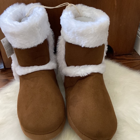 🆕 Faux Fur Trim Bootie Slippers in size 7-8 - Picture 7 of 8
